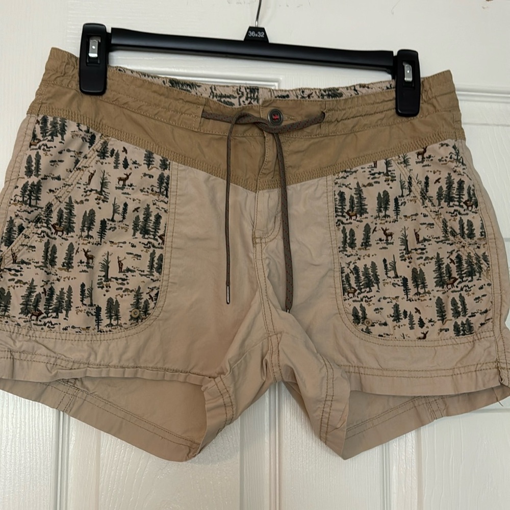 Columbia shorts size 12.